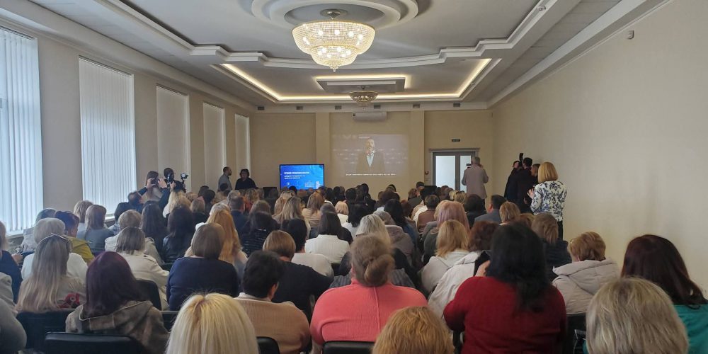 Зустріч для представників закладів освіти Кіровоградської області на тему «Сучасне управління школою: цифрові інструменти та практичні рішення»